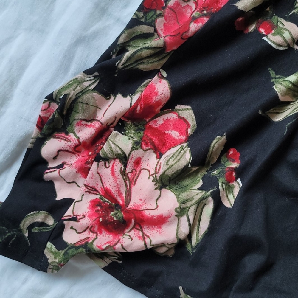 Beachcoco Maternity Dress Black Floral Medium - Picture 3 of 6